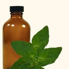 Öl mit natürlichen Inhaltsstoffen zur Behandlung von Fußpilz.